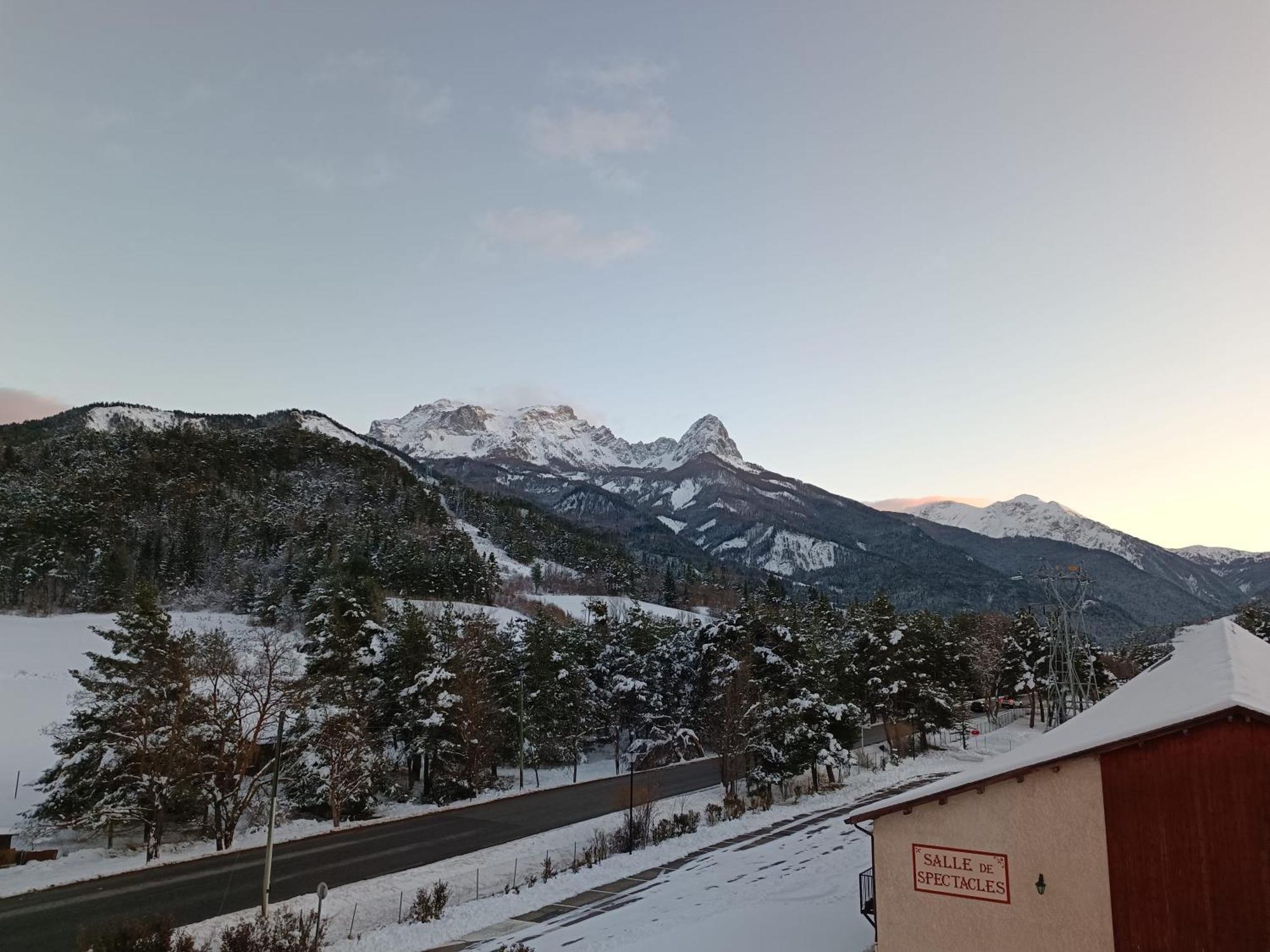Grand Studio 3 Personnes Idealement Place Barcelonnette Esterno foto